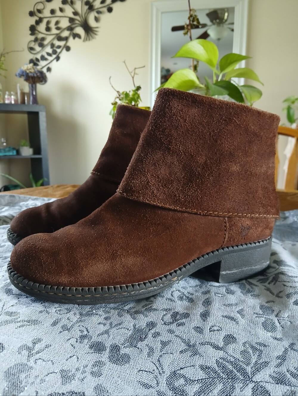 b.o.c. Women's Size 7.5 Suede Ankle Boots — Brown